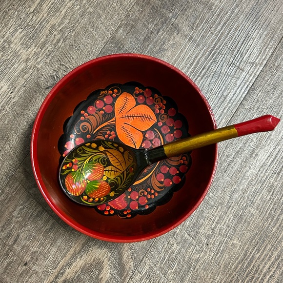 Russian Lacquer Bowl and Spoon - Picture 9 of 10